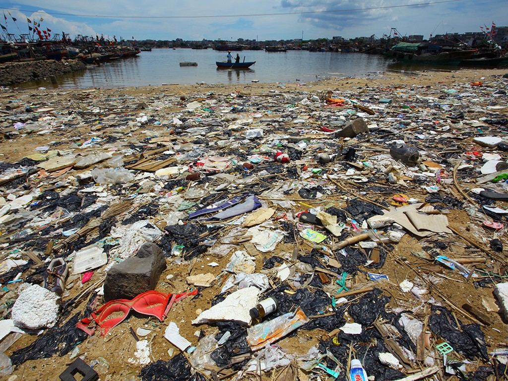 Люди загрязняют окружающую среду фото